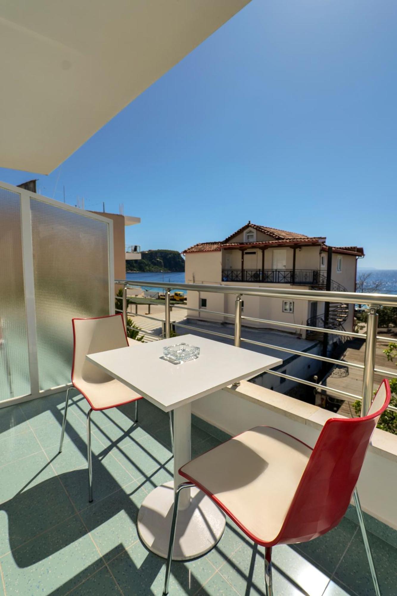 Billy Hotel Himare
