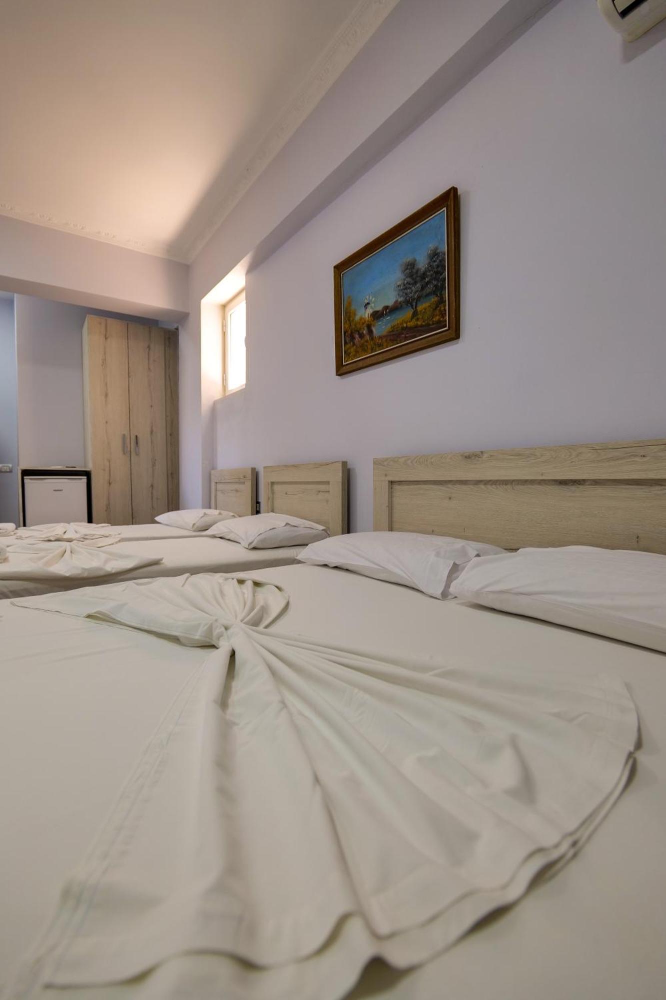 Billy Hotel Himare